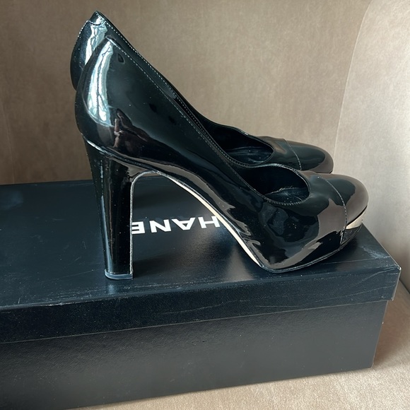 Chanel Black Patent Platform Pumps Size 40 - Picture 5 of 9
